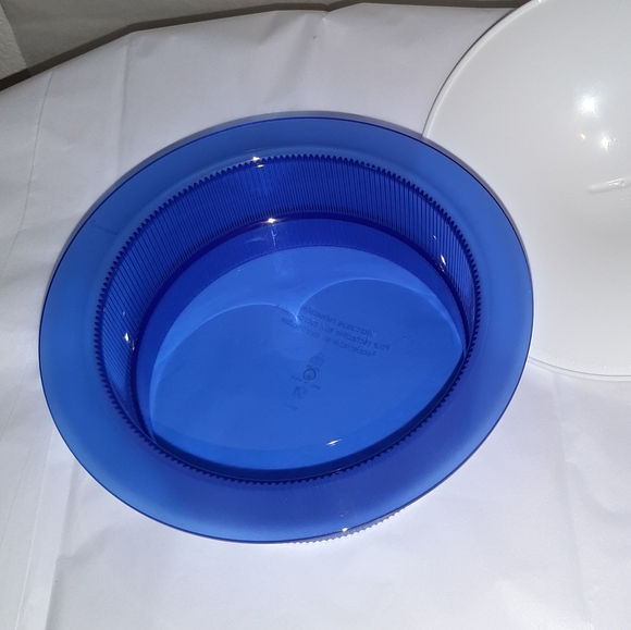 Covered Acrylic Blue Bowl Cobalt Blue and White Lid - Picture 2 of 7